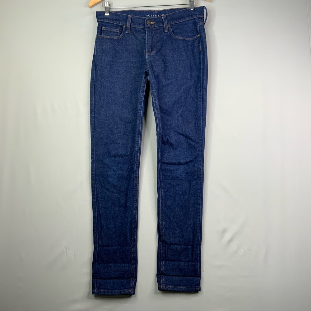 Mott & Bow Boyfriend Jeans. Women’s Size 26 x 30. Dark Wash.